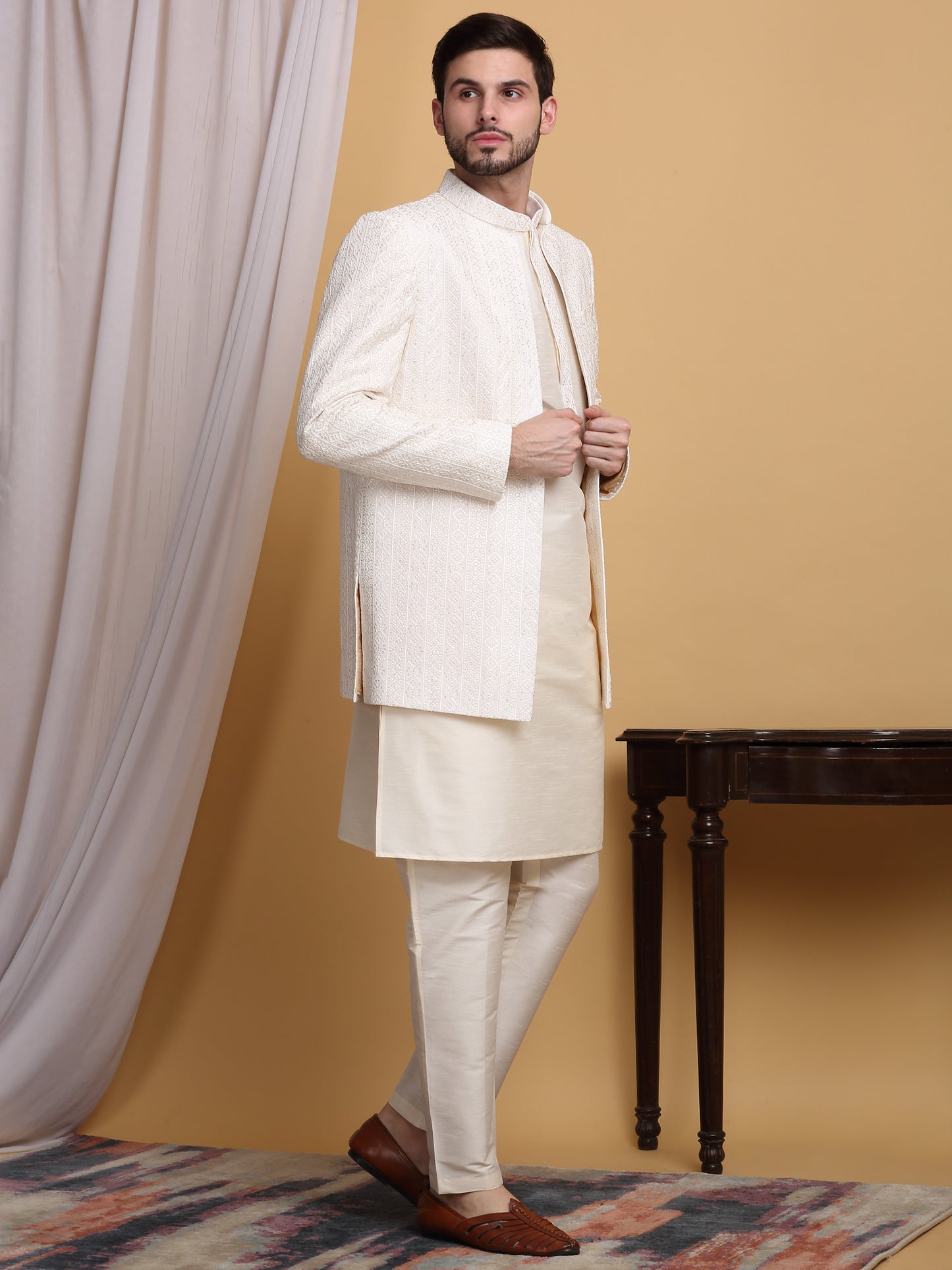 Om Embroidered Open Jacket Set - Ivory